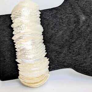 IRIDESCENT SHELL BRACELET VINTAGE PEAR SHAPED SHELLS ELASTIC ADJUSTABLE TO FIT